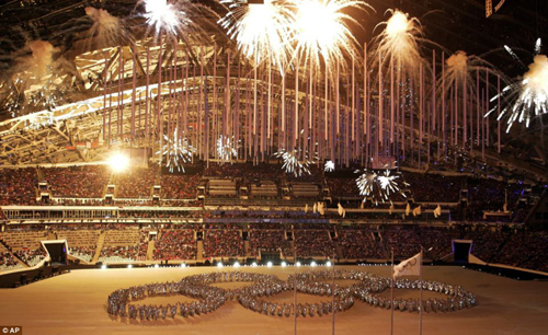 Gấu Sochi 'rơi lệ' trong lễ bế mạc ảnh 5